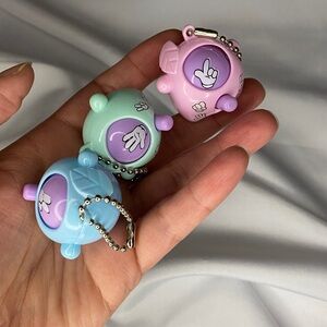 18 Rock Paper Scissors Guessing Keychain